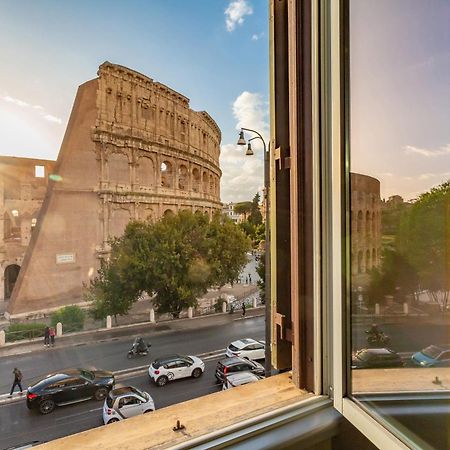 Iconic Apartment With Unique Colosseum View Roma Eksteriør bilde
