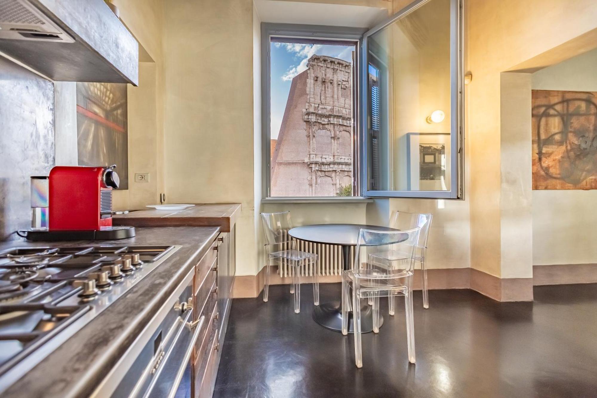 Iconic Apartment With Unique Colosseum View Roma Eksteriør bilde