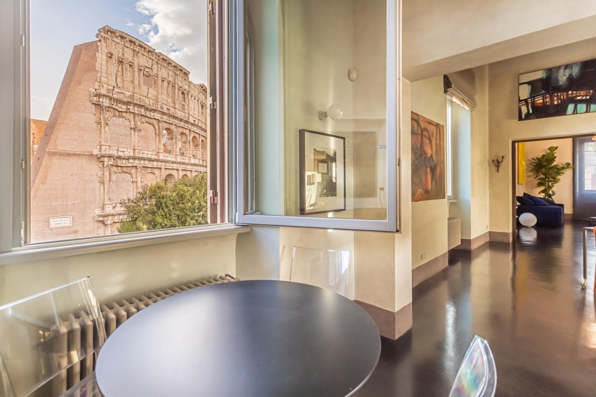 Iconic Apartment With Unique Colosseum View Roma Eksteriør bilde