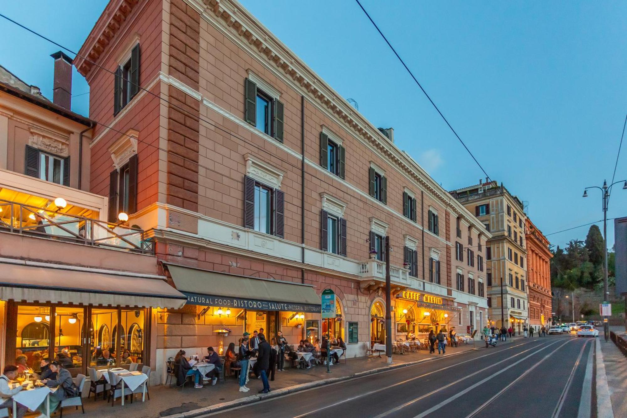 Iconic Apartment With Unique Colosseum View Roma Eksteriør bilde