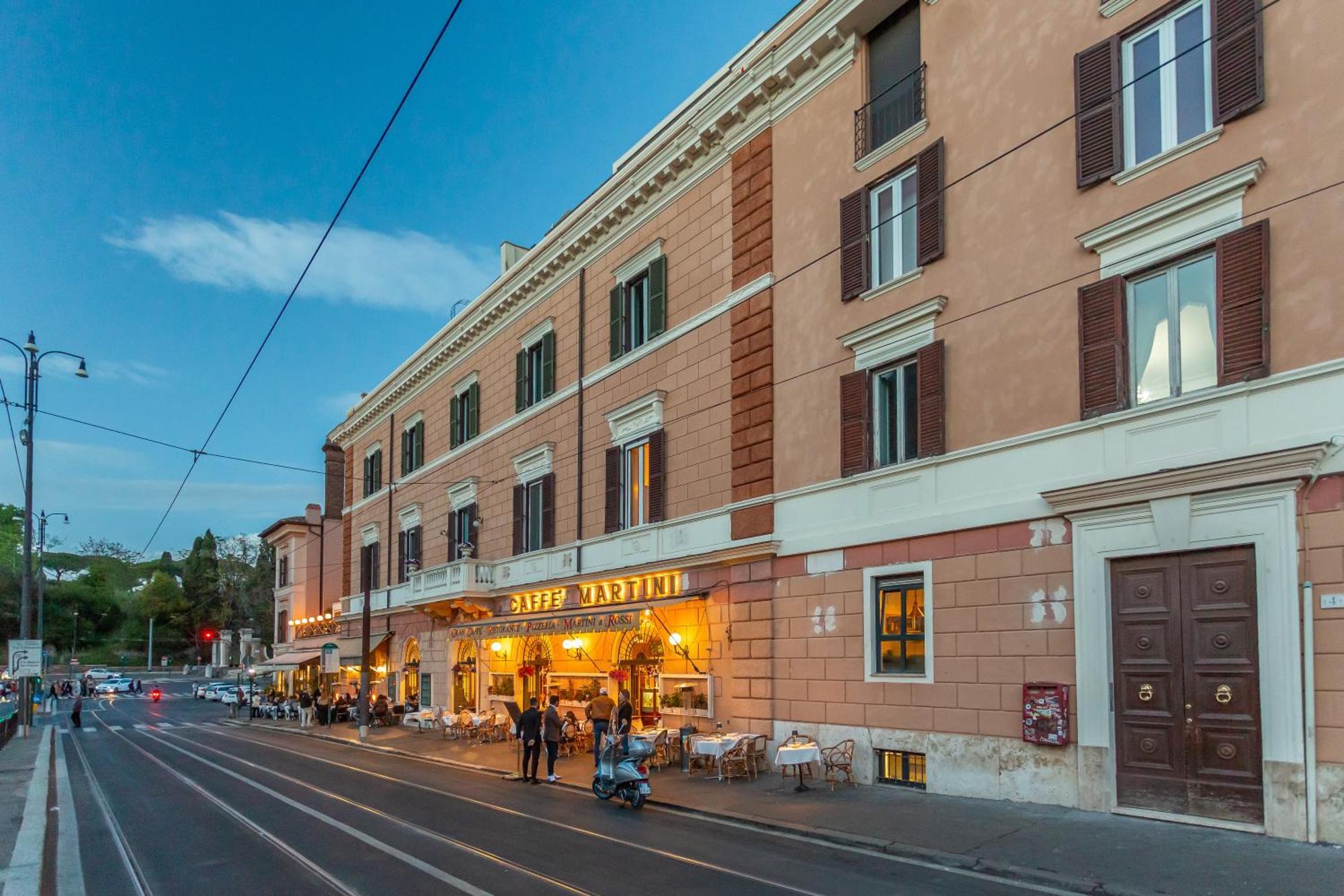 Iconic Apartment With Unique Colosseum View Roma Eksteriør bilde